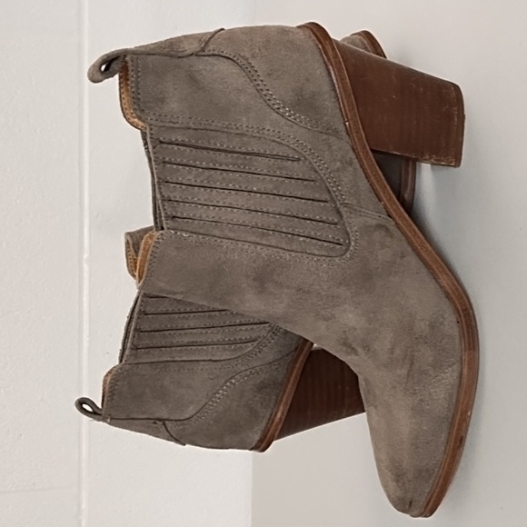 Nine West 7.5 Med Grey Vegan Suede Bootie Ankle Boot - Picture 14 of 16